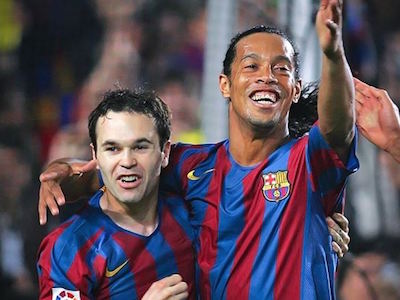 Ronaldinho bịa chuyện phản bội để thử lòng cả đội Barca