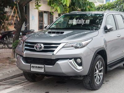 Toyota Fortuner 2016 tay lái thuận bất ngờ xuất hiện tại Hà Nội