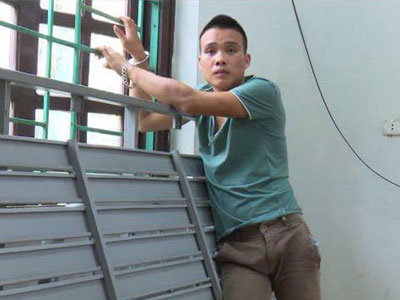 “Cẩu tặc” bị người phụ nữ U50 bắt sống bằng vung xoong