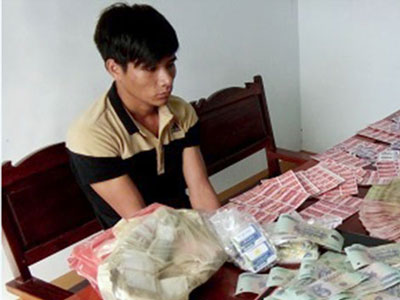 Đạo chích giấu 60 triệu đồng trong đống rơm