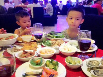 Ông bố đơn thân 9x và 2 con nhỏ chi 54 triệu đồng/tháng