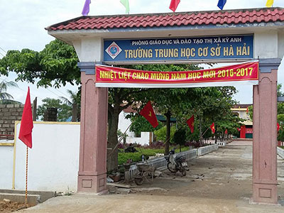 Phụ huynh đồng loạt không cho cả nghìn học sinh đi khai giảng