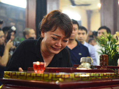 Đông đảo nghệ sĩ Hà Nội đến viếng NSƯT Hán Văn Tình
