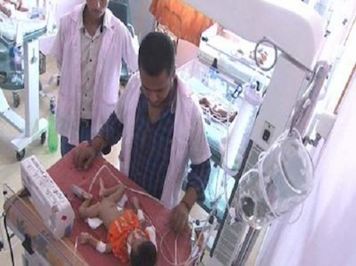 Ghen tị với chị dâu, cô gái ném cháu sơ sinh xuống đất