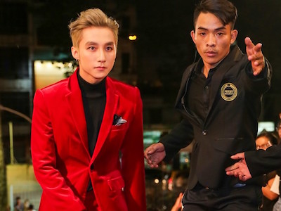 Sơn Tùng M-TP được dàn vệ sĩ hộ tống trên thảm đỏ