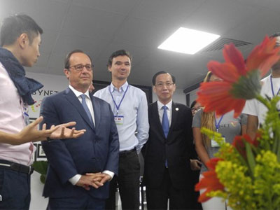 Tổng thống Pháp thăm cộng đồng công nghệ mới ở TP HCM