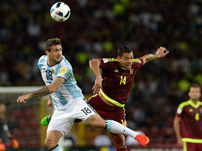 Vắng Messi, Argentina may mắn hòa đội cuối bảng