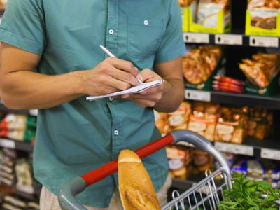 Dân tình hốt hoảng vì ông chồng có mấy tỷ gửi ngân hàng vẫn kì kèo từng nghìn mua rau