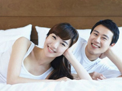 Lấy cô vợ bán ốc, đêm tân hôn nàng khệ nệ bê ra cả thùng vàng