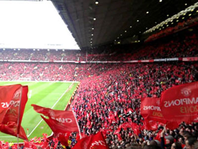 Vé chợ đen trận derby Manchester tăng chóng mặt