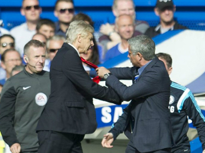 Wenger không cho Mourinho ngồi cạnh tại hội nghị UEFA