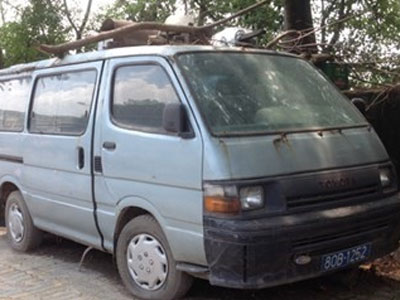 Xe biển xanh "bỏ hoang"?