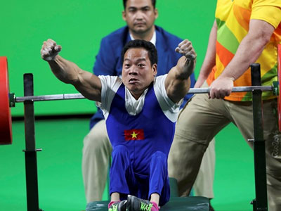 Clip Lê Văn Công giành HCV Paralympics, phá kỷ lục thế giới