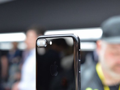 Người dùng Trung Quốc tố iPhone 7 là... "hàng nhái"