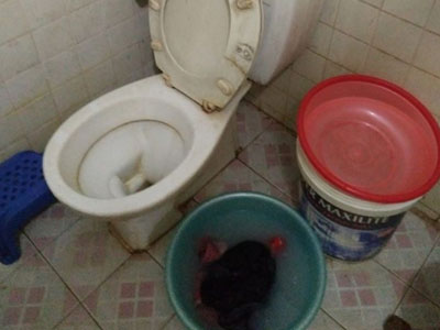 Người HN cả tháng tắm nhờ, xin từng xô nước vì nước sạch khan hiếm