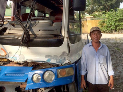 Tài xế xe khách được cứu: Anh Bắc xứng đáng là anh hùng