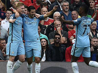 Man United 1-2 Man City: Pep khiến Mourinho nhận "trái đắng" ở Old Trafford