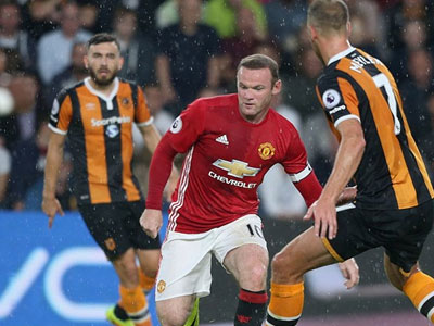 Quên Mourinho và Pep đi, derby là của Rooney
