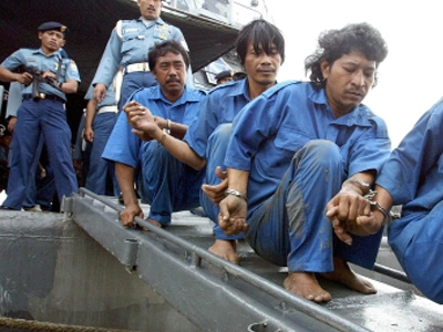Tổng thống Philippines đề nghị Indonesia cho nổ tung cướp biển