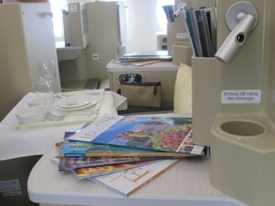 Khách hạng Thương gia Hàn Quốc đá hỏng ghế máy bay