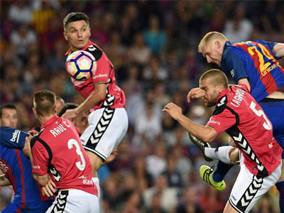 Thua đội mới lên hạng, Barca để vị trí dẫn đầu rơi vào tay Real