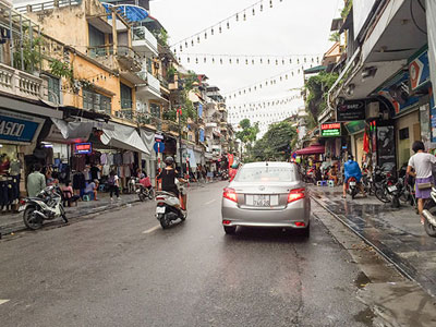 “Vỡ trận” phố đi bộ Hà Nội