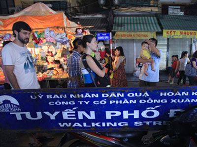 Hà Nội: Không có chuyện "mở cửa" cho ôtô, xe máy vào phố đi bộ