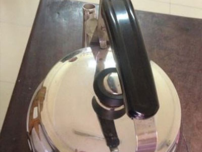Kẻ siết nợ đánh chết cụ bà bằng… ấm nước