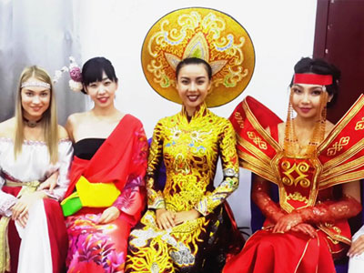 Lại Thanh Hương bức xúc khi chụp ảnh trang phục dân tộc tại Miss All Nation
