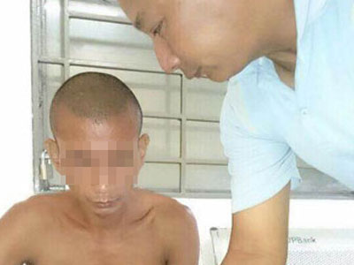 Người đàn ông nhảy xuống Hồ Gươm "tìm con"