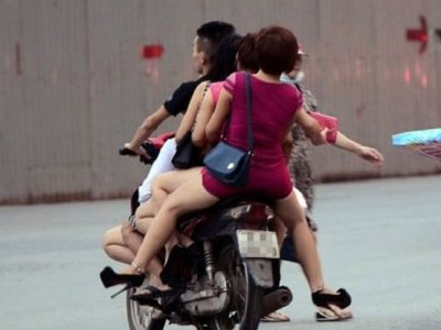 "Người vận chuyển" chân dài và những cuộc tranh giành địa bàn khốc liệt
