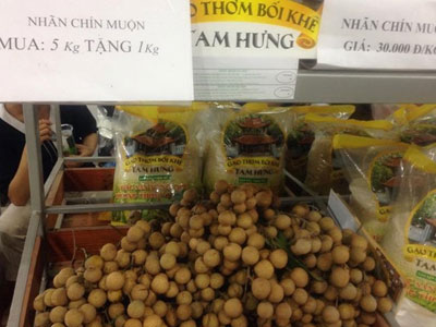 Nhãn Hà Nội chín muộn, mua 5 tặng 1 vẫn ế