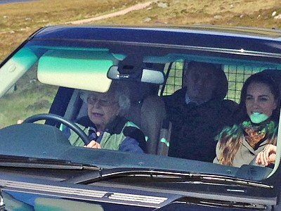 Nữ hoàng Anh tự lái xe đưa cháu dâu đi dạo quanh lâu đài ở Scotland