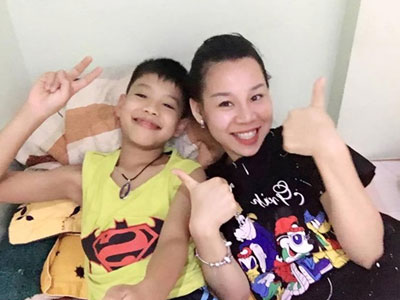 Rơi nước mắt mẹ ung thư dặn con trai: "Nếu mẹ là ma, con có sợ không?"