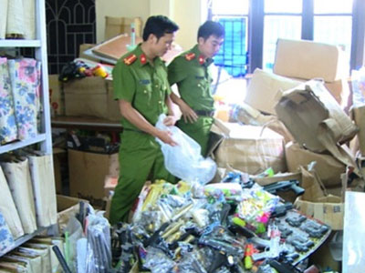 Thái Bình: Thu giữ số lượng lớn đồ chơi bạo lực trước Tết Trung thu