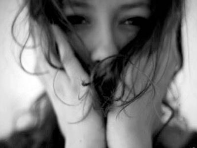 Cuốn sổ hộ khẩu bí ẩn của anh khiến tôi ngã quỵ