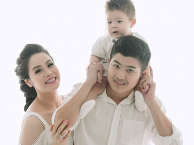 Nhật Kim Anh khoe con trai gần một tuổi