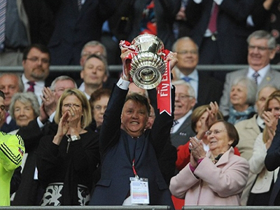 Tiết lộ: Man United đã "phũ" với Louis van Gaal thế nào