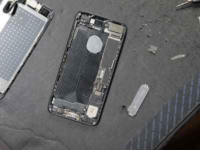 Vừa về Việt Nam, iPhone 7 Plus đã bị "mổ bụng" để xem linh kiện bên trong