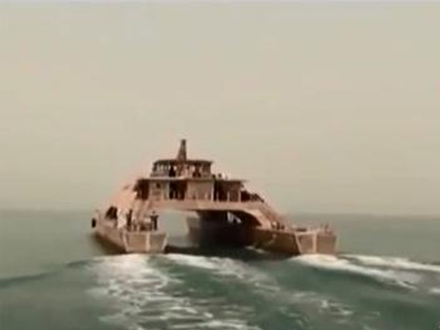 Iran ra mắt tàu hai thân tàng hình để bắt tàu Mỹ?