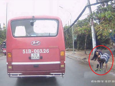 Vụ nữ sinh "bị sàm sỡ giữa đường": Chỉ là thò tay vào túi quần bạn gái lấy tiền, không phải sàm sỡ?