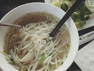 Ăn phở sân bay Tân Sơn Nhất: Hãi quá, tạm biệt luôn