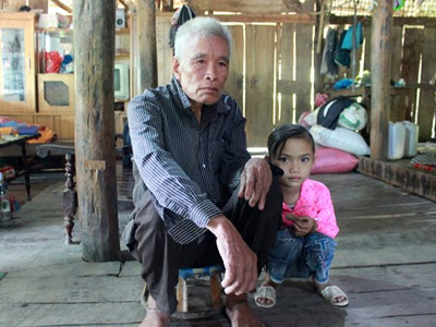 "Tôi khóc nhiều khi không có chuyến xe tử tế đưa con về"