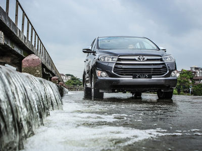 Toyota Innova 2.0V 2016 - Quen mà lạ trong tầm giá 1 tỷ