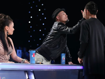 Nhạc sĩ Huy Tuấn tát "hot boy nhà quê" của Vietnam Idol