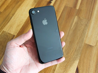 iPhone 7 Jet Black đầu tiên về Việt Nam, giá 32 triệu đồng