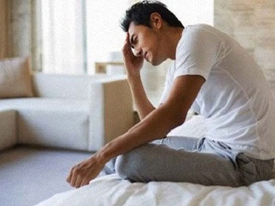 Chết lặng trước hành động của vợ và bạn thân trong phòng cưới