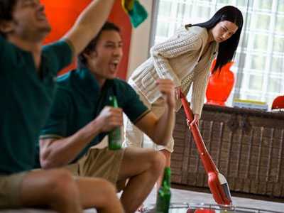 Không tưởng được cách giữ chồng đáng sợ và đầy xấu hổ của vợ tôi