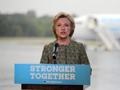 Bà Clinton: Ông Trump không khác gì một "trung sĩ tuyển dụng phiến quân cho IS"