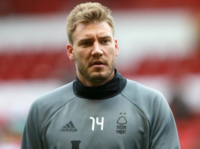 Bendtner sẽ không lột quần ăn mừng nếu "xé" lưới Arsenal